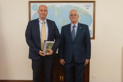 Посланик Стоян Михайлов се срещна с министъра на отбраната на Аржентина Хорхе Таяна